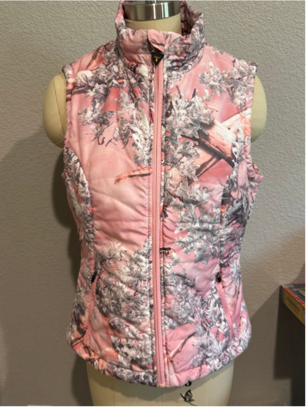 Women's King's Shadow Camo Vest M Pink Gray Camouflage Puffer
